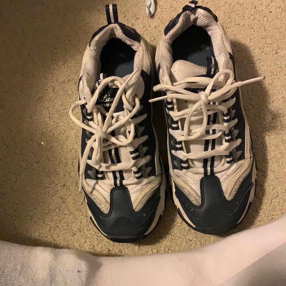 Blue wire silver memory foam sketcher size 8
